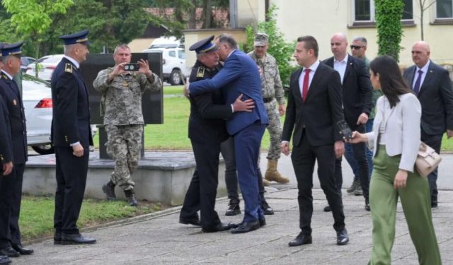 Dodik i dužnosnici RS-a ignorirali zabranu, stigli u vojarnu Kozara