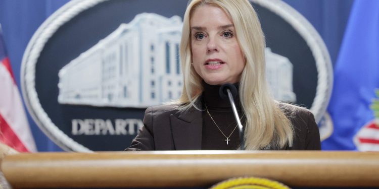 Državni odvjetnik Bondi tvrdi da Flores Dekret potiče ilegalnu imigraciju