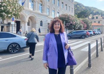 Dubravka Šuica glasovala u dubrovačkoj Gimnaziji