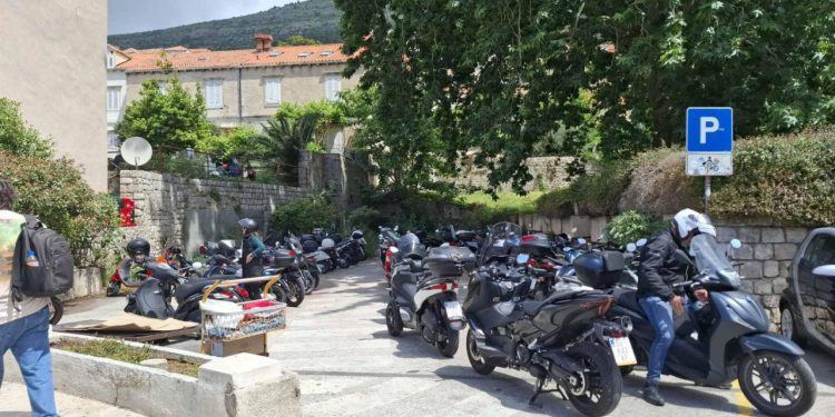 Dubrovački biker: I za skutere je teško naći mjesto, možda bi trebalo razmisliti o rotacijskom sustavu na kat, nekom montažnom rješenju