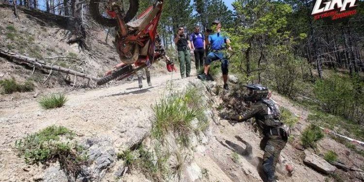 Dvojica ozlijeđena na motocross utrci Extreme Enduro Lika, jedan prebačen helikopterom u Split, drugi kolima hitne stiže u Zadar