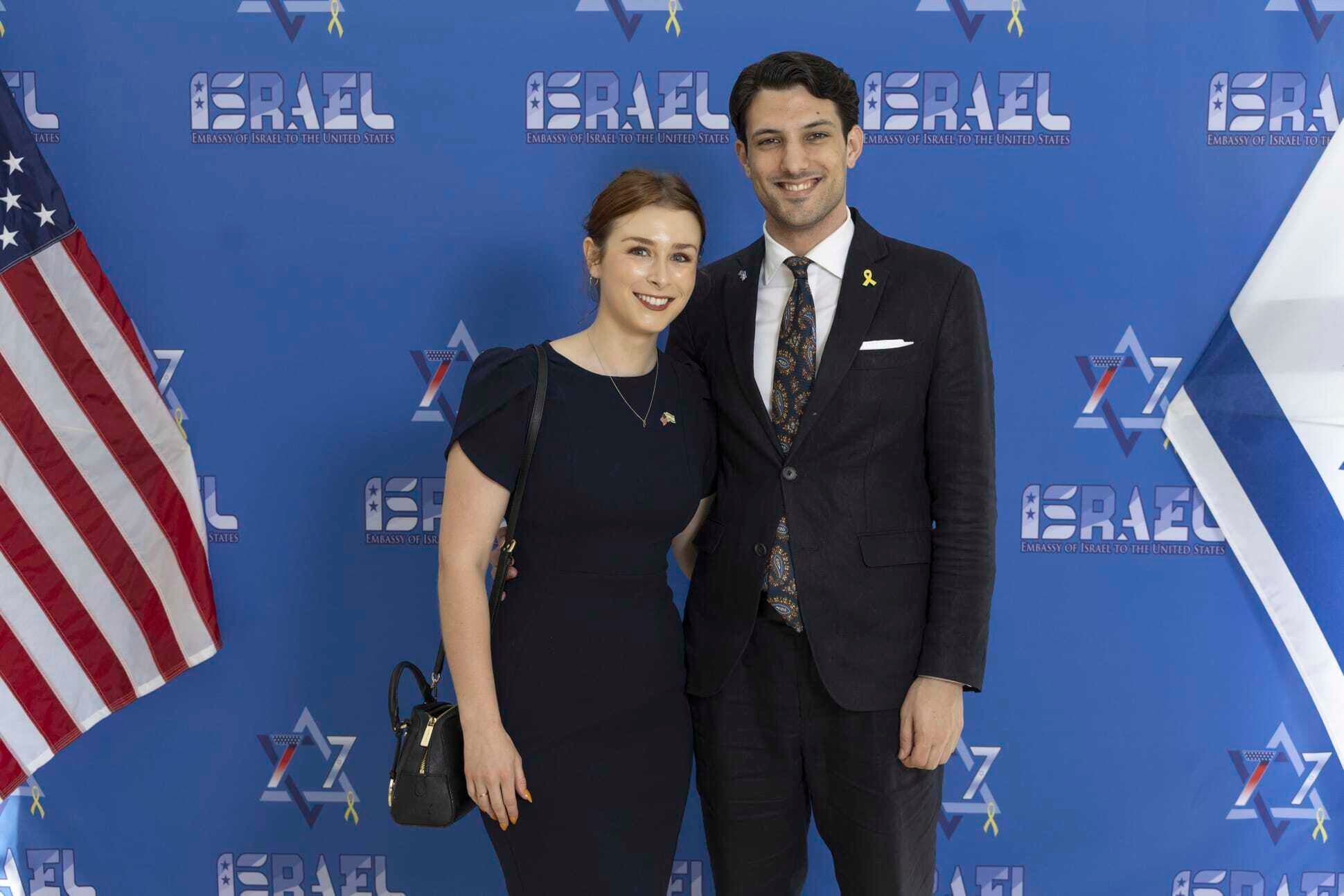 Dvije žrtve pucnjave u srijedu identificirane su kao Yaron Lischinsky (30) i njegov partner, Sarah Milgrim, 26. obojica su bili zaposlenici u izraelskoj ambasadi u Washingtonu, DC