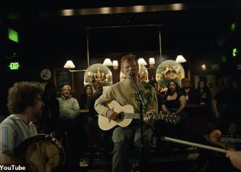 Ed Sheeran povlači srce dok objavljuje emocionalni glazbeni video za svoju novu pjesmu Old Phone – s vrlo slatkim kimanjem svojih voljenih obožavatelja