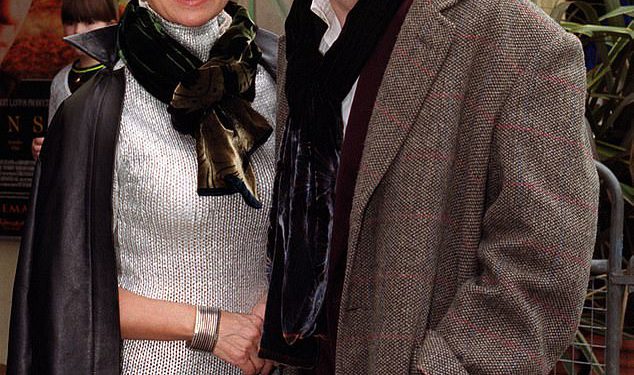 Eden Povjerljivo: Zvijezda konklave Ralph Fiennes ponovno se ujedinjuje s bivšim ljubavnikom 17 godina, tri godine – tri desetljeća nakon skandalozne afere