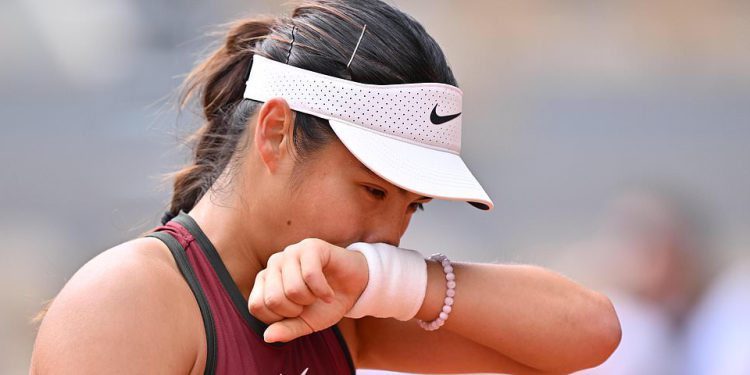 Emma Raducanu vs Iga Swiatek – French Open LIVE: Game-by-game score and updates as Brit loses the first set to defending champion in the second round at Roland Garros