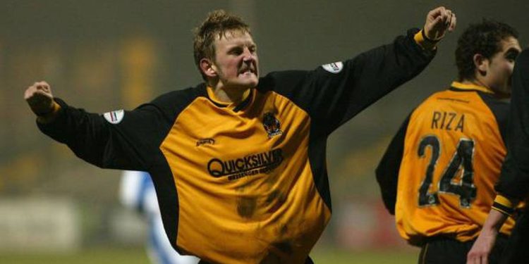 Engleski nogomet u žalosti, zbogom bivšoj zvijezdi zvijezde Cambridge Tom Youngs