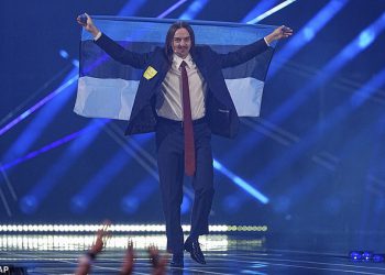 Estonija, Tommy Cash iskre bijesa zbog ‘ofenzivnih’ tekstova u Eurovizijskom unosu nakon što ga poziva da bude diskvalificiran