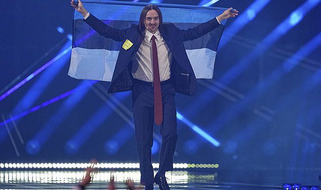 Estonija, Tommy Cash iskre bijesa zbog ‘ofenzivnih’ tekstova u Eurovizijskom unosu nakon što ga poziva da bude diskvalificiran