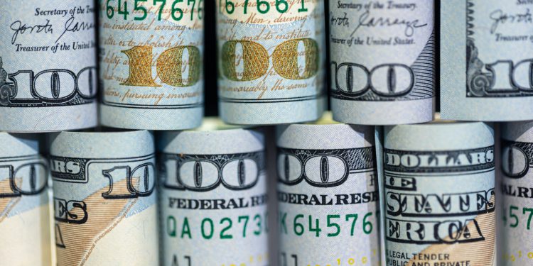 Euro izgubio 0,6 posto, dolar profitira na popuštanju trgovinskih napetosti