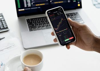 Europske burze blago pale nakon pet tjedana rasta, ZSE stagnira uz rekordne razine Crobexa