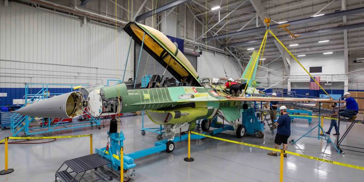 Evo zašto SAD sada šalje Ukrajine pokidane i nepotpune F-16 avione