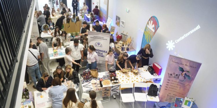 FESTIVAL IZVRSNOSTI Učenici diljem Splitsko-dalmatinske županije predstavljaju projekte u četiri programa: “Stvarno smo dali sve od sebe”