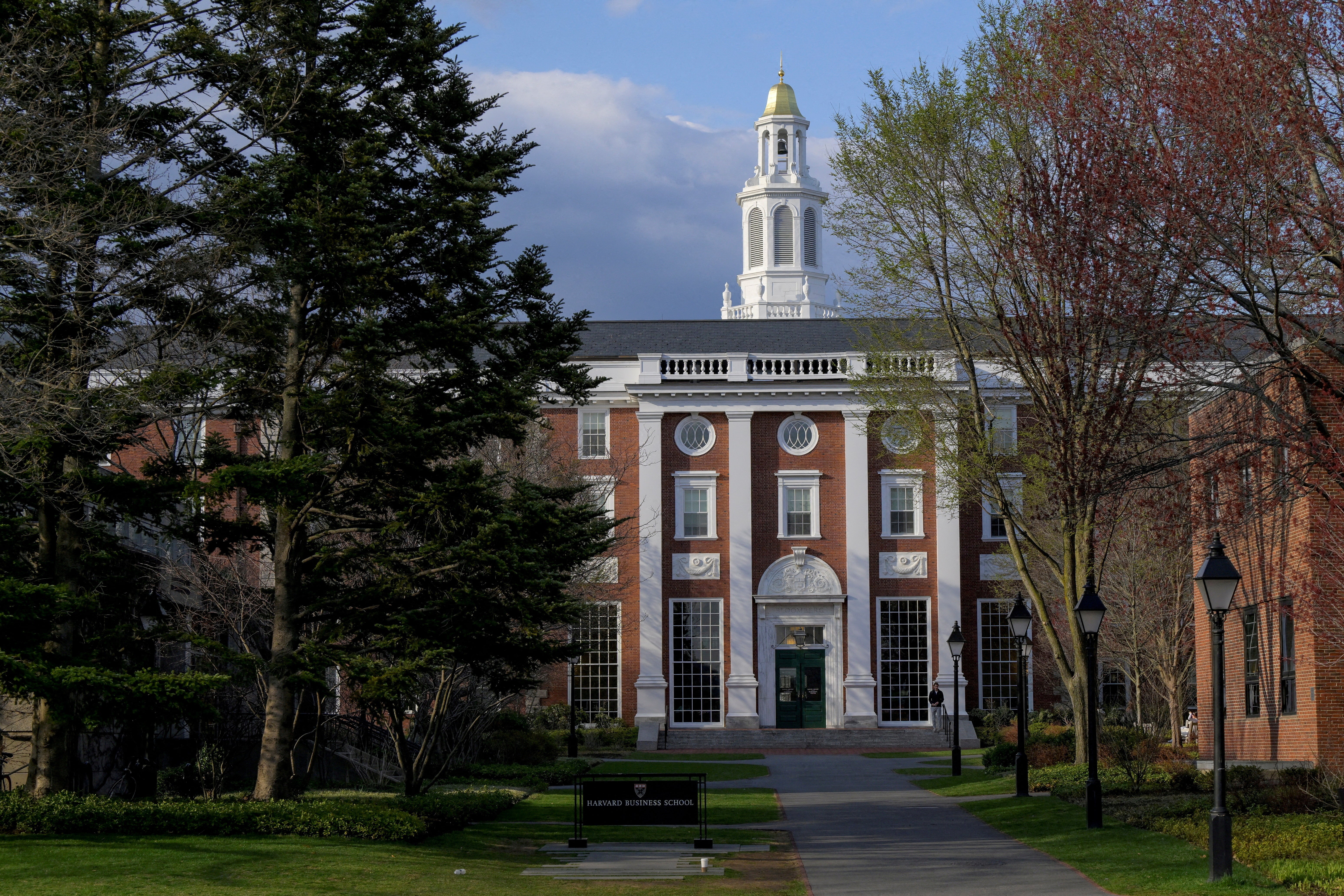 Zgrada viđena u kampusu Sveučilišta Harvard. Trump je rekao da će njegova administracija blokirati Harvard da upiše međunarodne studente prije nego što je sudac intervenirao u petak