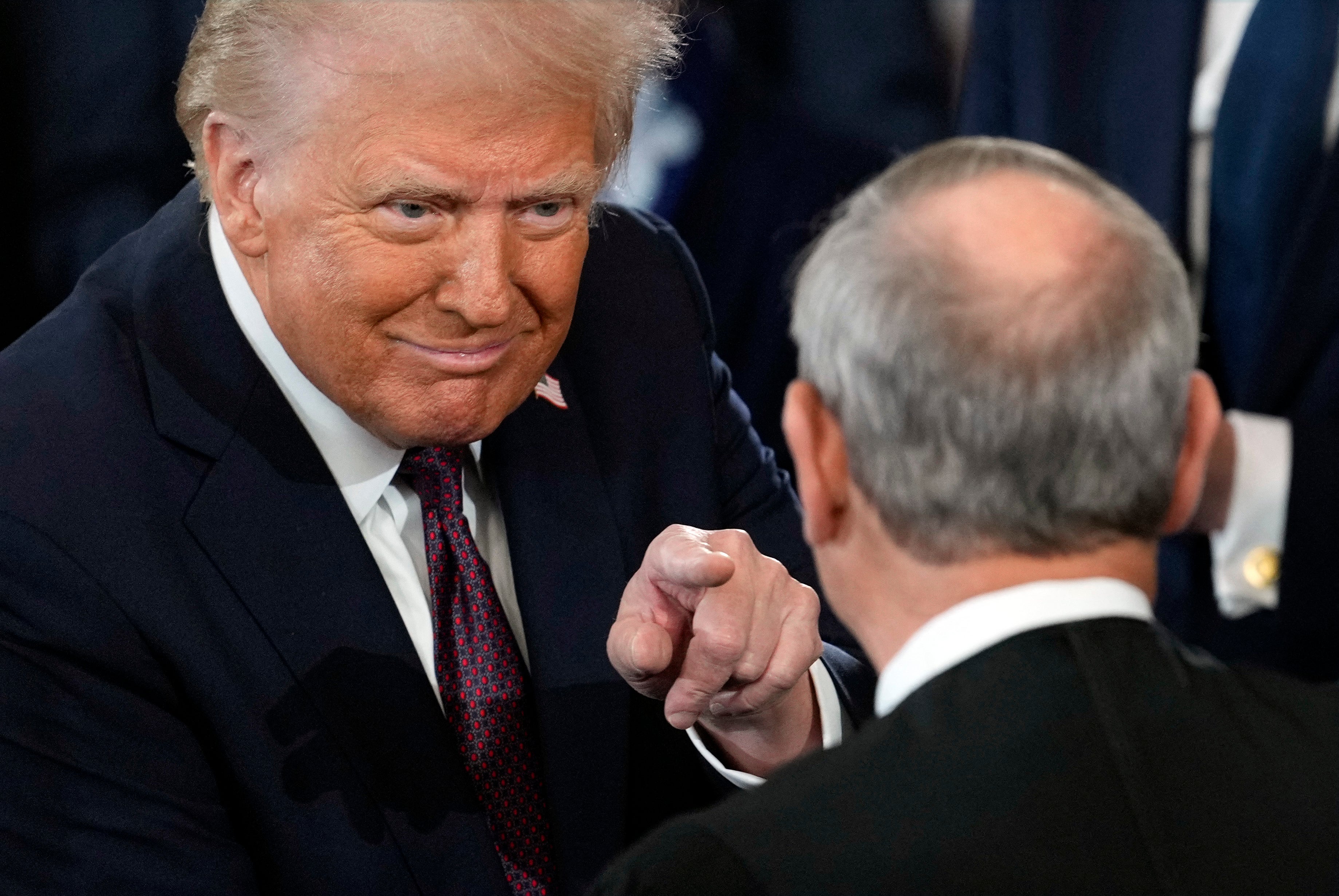 Trump ukazuje na glavnog suca Vrhovnog suda Johna Robertsa koji je odbio predsjednika zbog svojih prijetnji za ukidanje sucima koji su presudili protiv njega