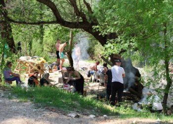 FOTO Mostarci Praznik rada slave na izletištima uz roštilj i kupanje
