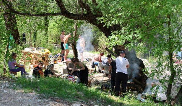 FOTO Mostarci Praznik rada slave na izletištima uz roštilj i kupanje