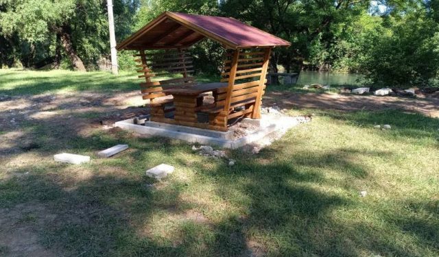 FOTO Postavljene prve drvene sjenice na Bunici