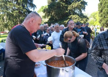 FOTOGALERIJA Bulj u Sinju dijelio grah