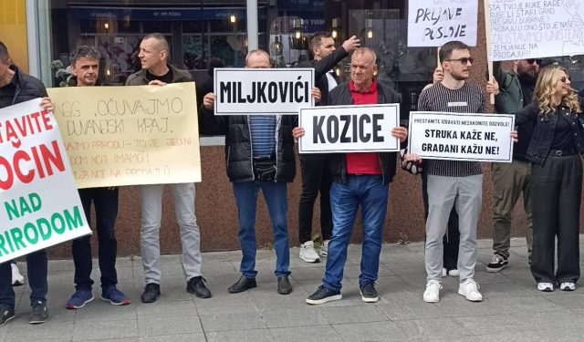 FOTO/VIDEO Građanske inicijative iz Hercegovine i ostatka države prosvjeduju ispred OHR-a zbog uzurpacije državne imovine