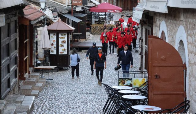 FOTO/VIDEO Hrvatska glazba Mostar tradicionalnom budnicom obilježila Međunarodni praznik rada