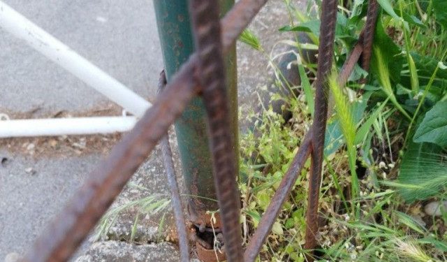 FOTO/VIDEO Opasna ograda prijeti učenicima osnovne škole u Mostaru