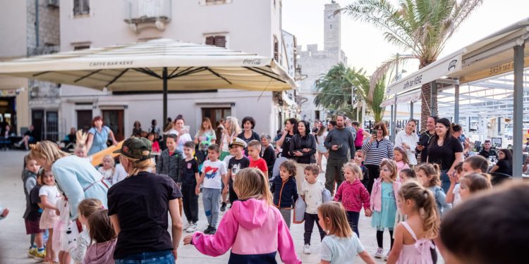 Festival u Komiži okupio više od 200 djece s otoka i kopna