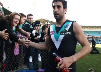 Footy Great Kane Cornes napravio je medijsku karijeru od lupanja igrača – sada njegov stari suigrač otkriva šokantnu činjenicu iz njegove prošlosti koja ga slika kao ogromnog licemjera