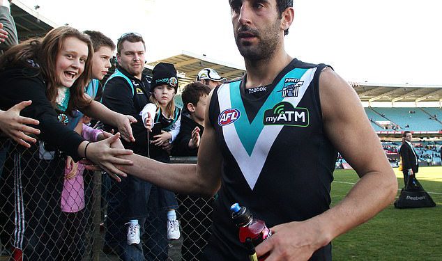 Footy Great Kane Cornes napravio je medijsku karijeru od lupanja igrača – sada njegov stari suigrač otkriva šokantnu činjenicu iz njegove prošlosti koja ga slika kao ogromnog licemjera