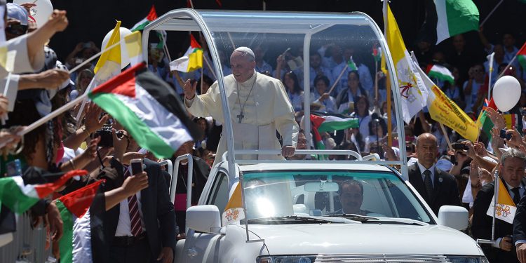 Francis ” papa-mobile ‘pretvoren u dječju kliniku za mobilne uređaje Gaze