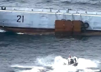 Francuska izradila svoj gliser kamikazu, napunila ga eksplozivom i zabila u brod