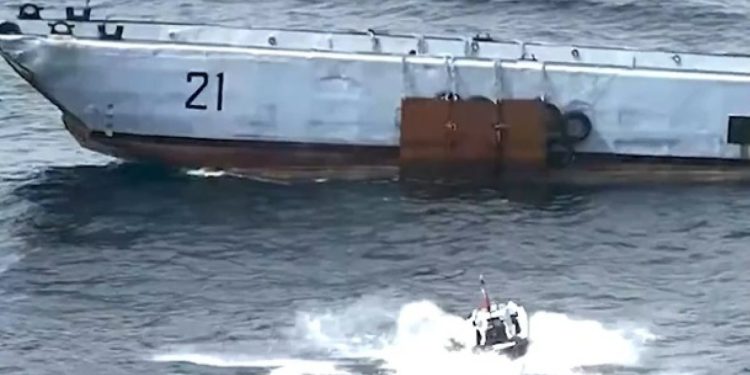 Francuska izradila svoj gliser kamikazu, napunila ga eksplozivom i zabila u brod