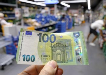 Francuski ministar pravde poziva na ukidanje novca – RT World News