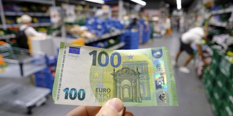 Francuski ministar pravde poziva na ukidanje novca – RT World News