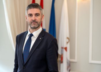 Franković čestitao vatrogascima: “Vaš posao je težak i odgovoran, uvijek ste spremni staviti sebe ispred i u zaštitu drugih kako bi osigurali sigurnost svim našim sugrađanima”