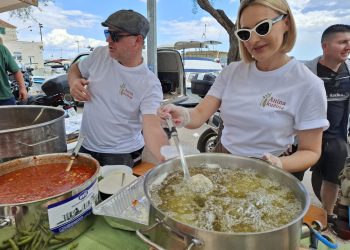 GASTRO SPEKTAKL U KAŠTELIMA Brojni ljubitelji došli su na svoje, zavirili smo u teće