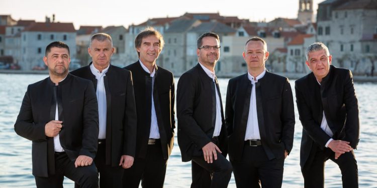 GLAZBENA POSLASTICA Klapa Cambi sutra u Omišu, ulaz slobodan