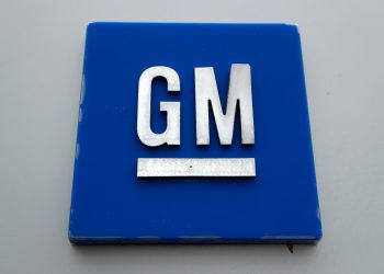 GM upozorava da će Trumpove tarife koštati proizvođača automobila dodatnih 5 milijardi dolara u 2025.