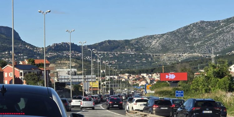 GUŽVAMA SE NE NAZIRE KRAJ Kolaps u prometu još uvijek traje