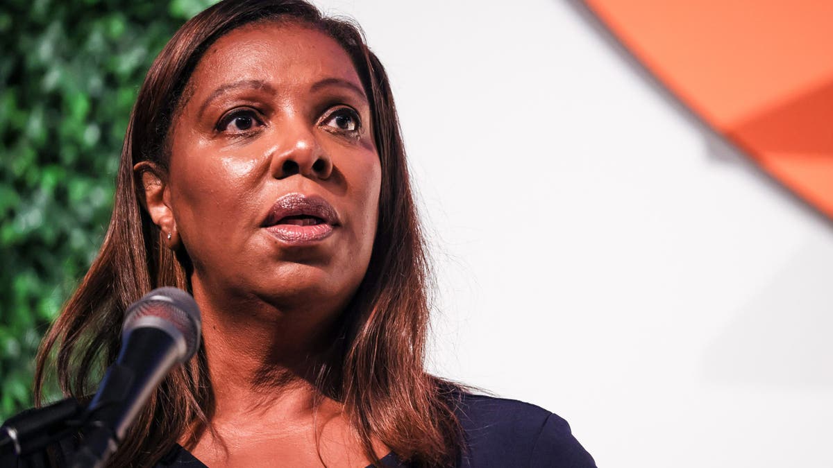 Letitia James govori na nekom događaju