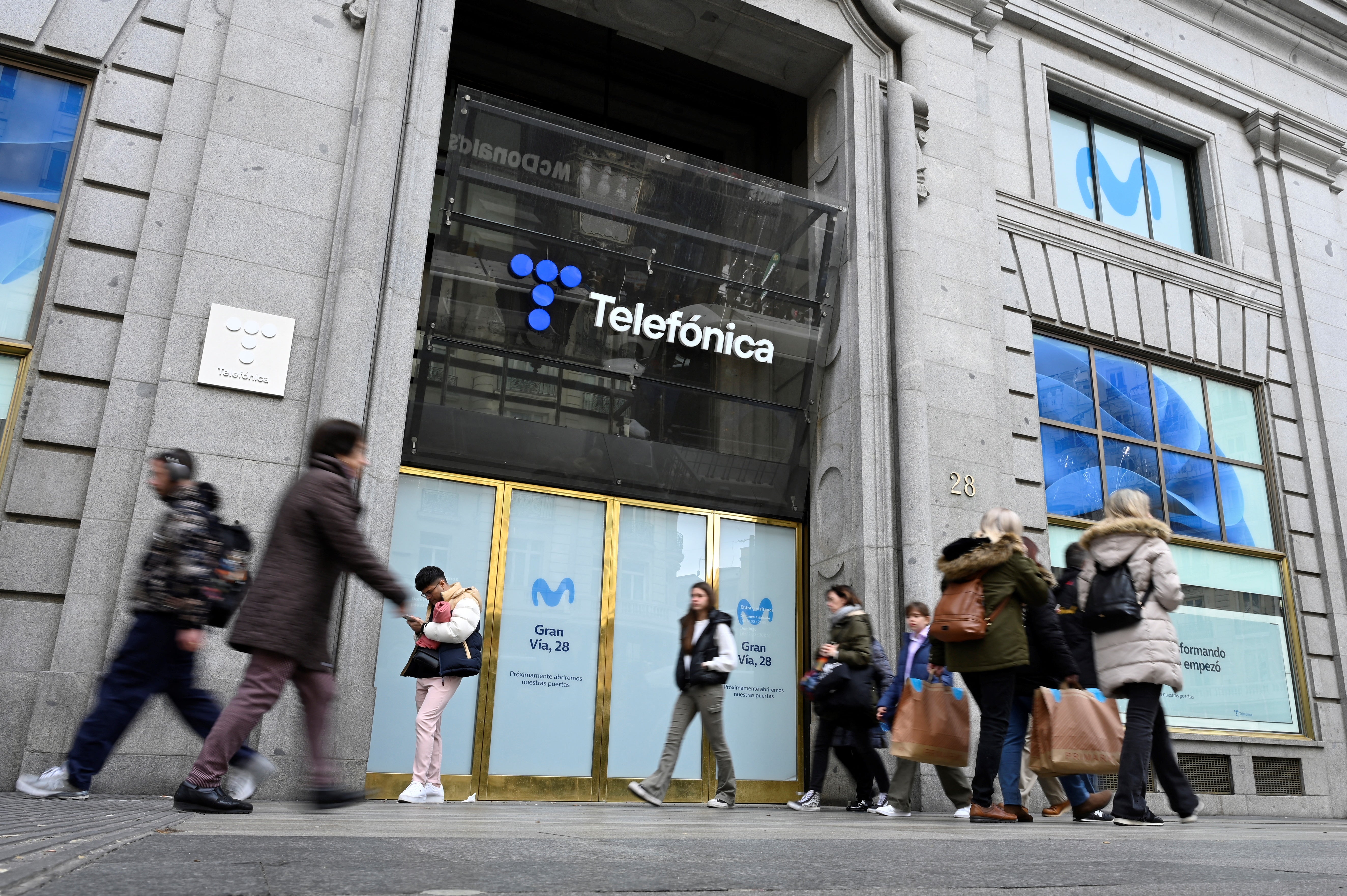 Neke su regije izvijestile o povratku usluga telefonske mreže