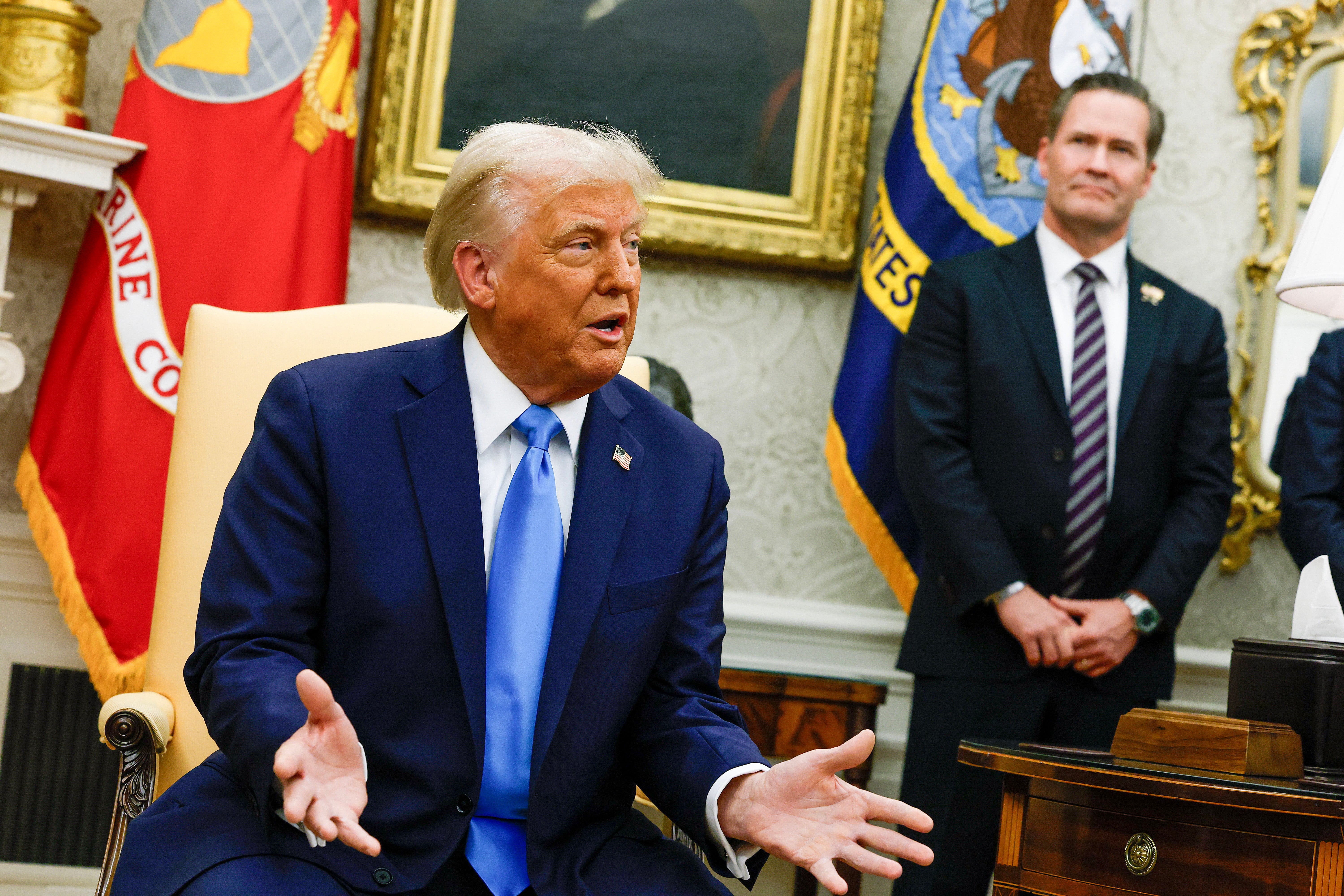 Predsjednik Donald Trump svrgnuo je savjetnika za nacionalnu sigurnost, Mike Waltz i umjesto toga imenovao ga za veleposlanika u Ujedinjenim narodima. Njegov odstupanje od uloge dolazi tjednima nakon što je dodao novinara u signalni chat u kojem su sudjelovali visoki dužnosnici.