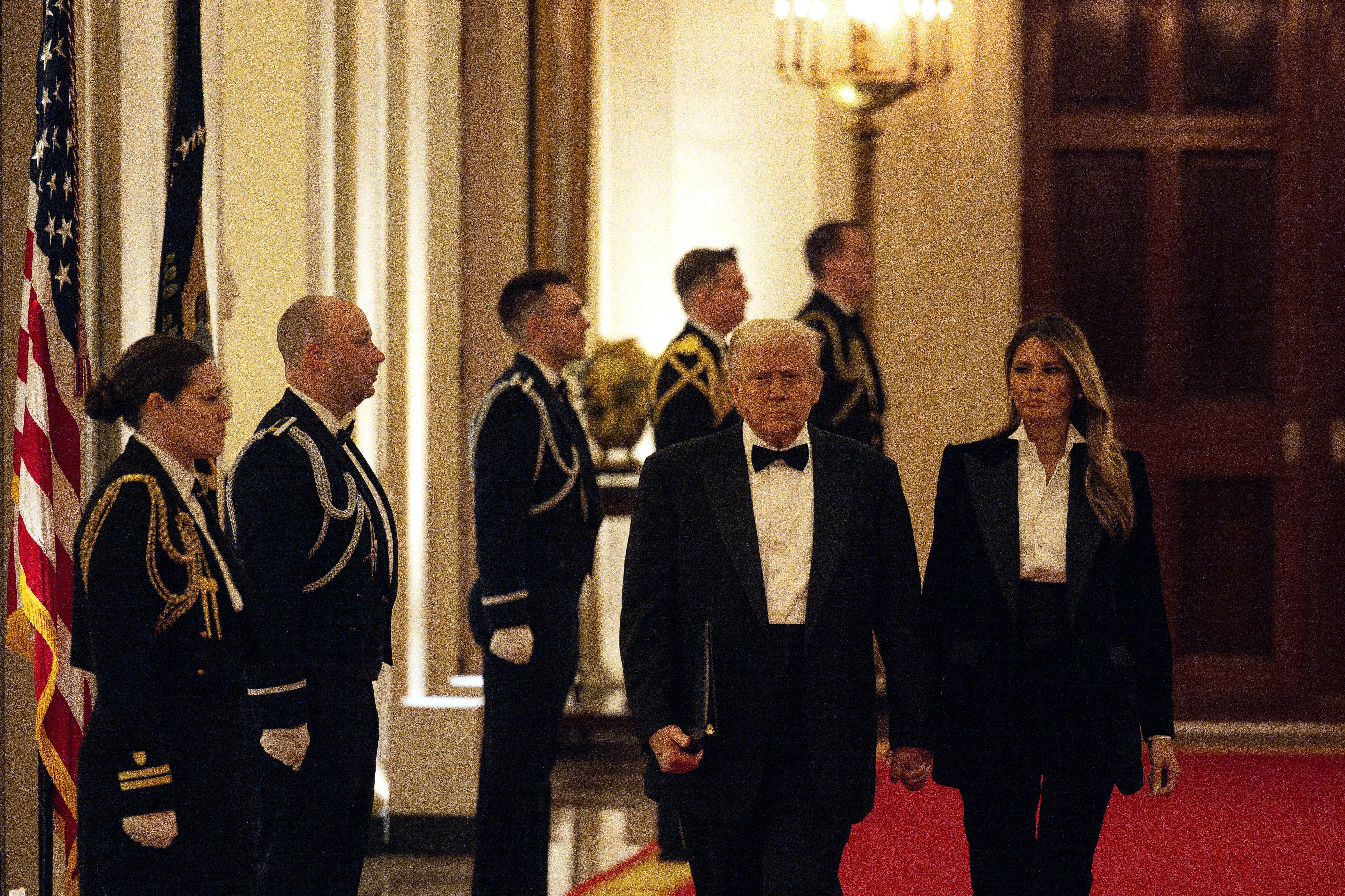 Špekulacije oko stanja braka bračnog para su bile prepuštene Melanijevim rijetkim nastupima u Bijeloj kući.