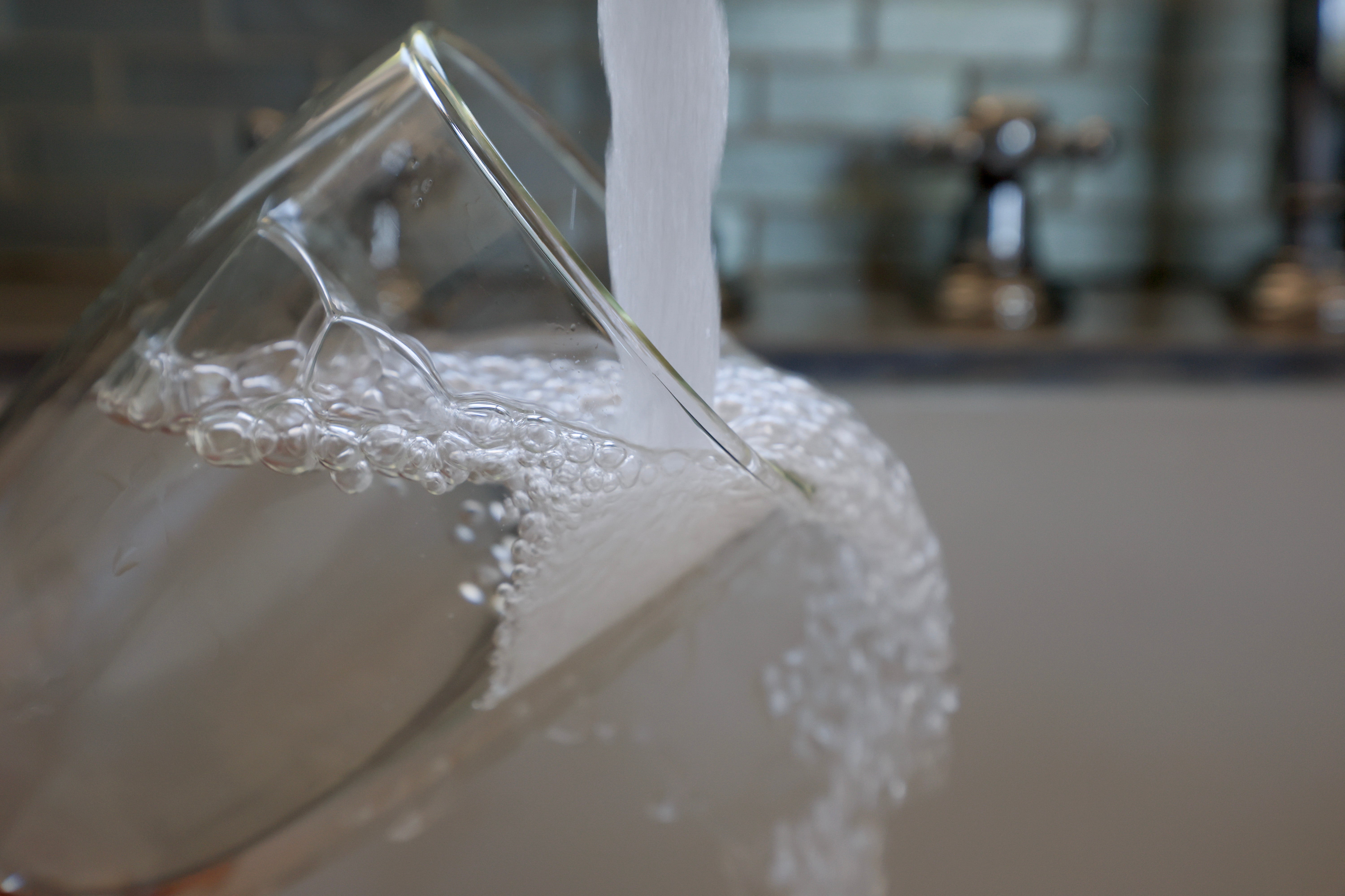 Nacionalna zabrana mineralnog fluorida u američkoj javnoj pitkoj vodi mogla bi biti skupa za zdravlje američke djece. Nova studija procijenila je da će rezultirati povećanjem propadanja dječjih zuba od 7,5 posto