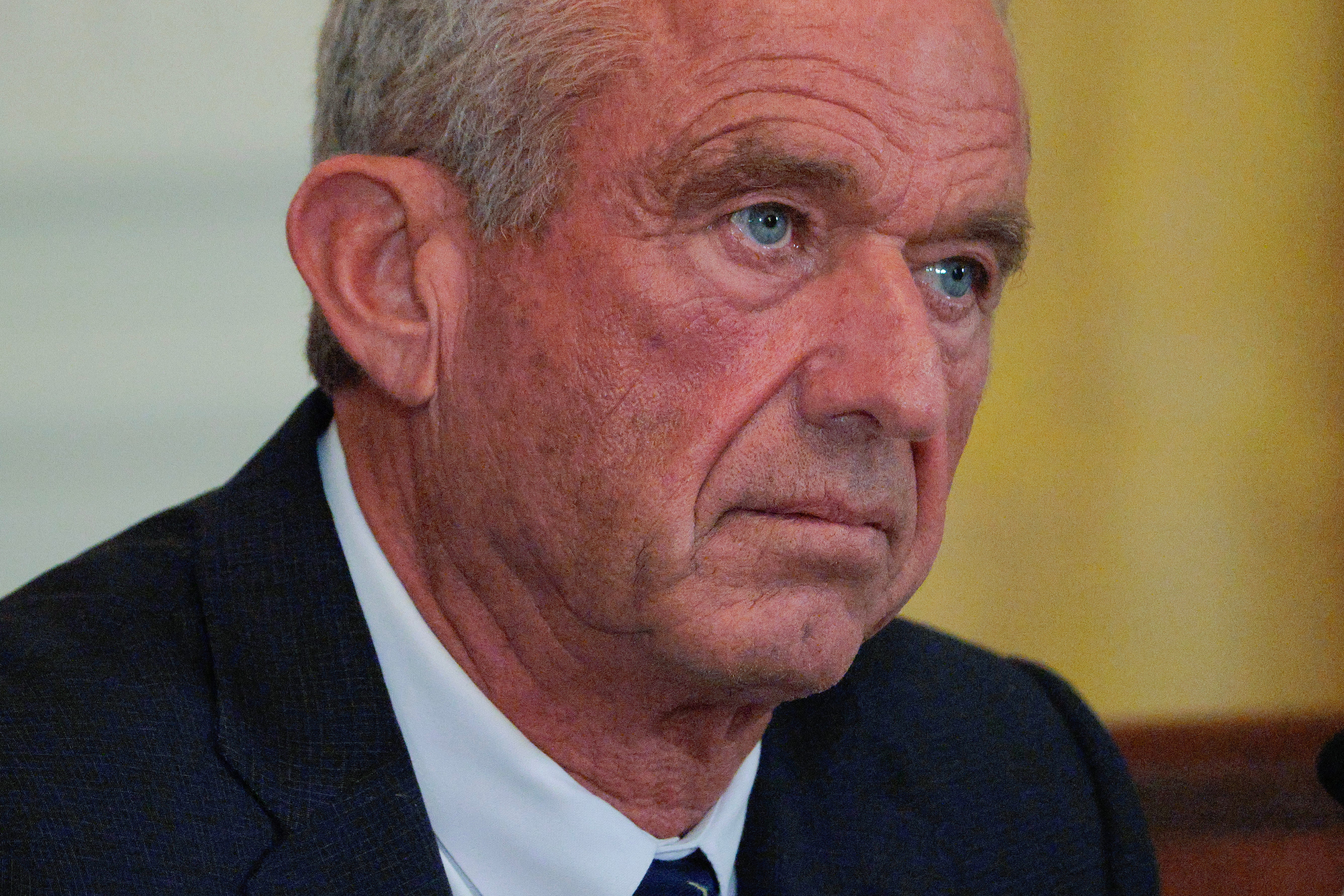 Tajnik za zdravstvo i ljudske usluge Robert F. Kennedy, mlađi, rekao je da planira saveznim zdravstvenim službenicima da prestanu preporučiti fluorid u javnoj pitkoj vodi. Koristi se u sustavima od 1945