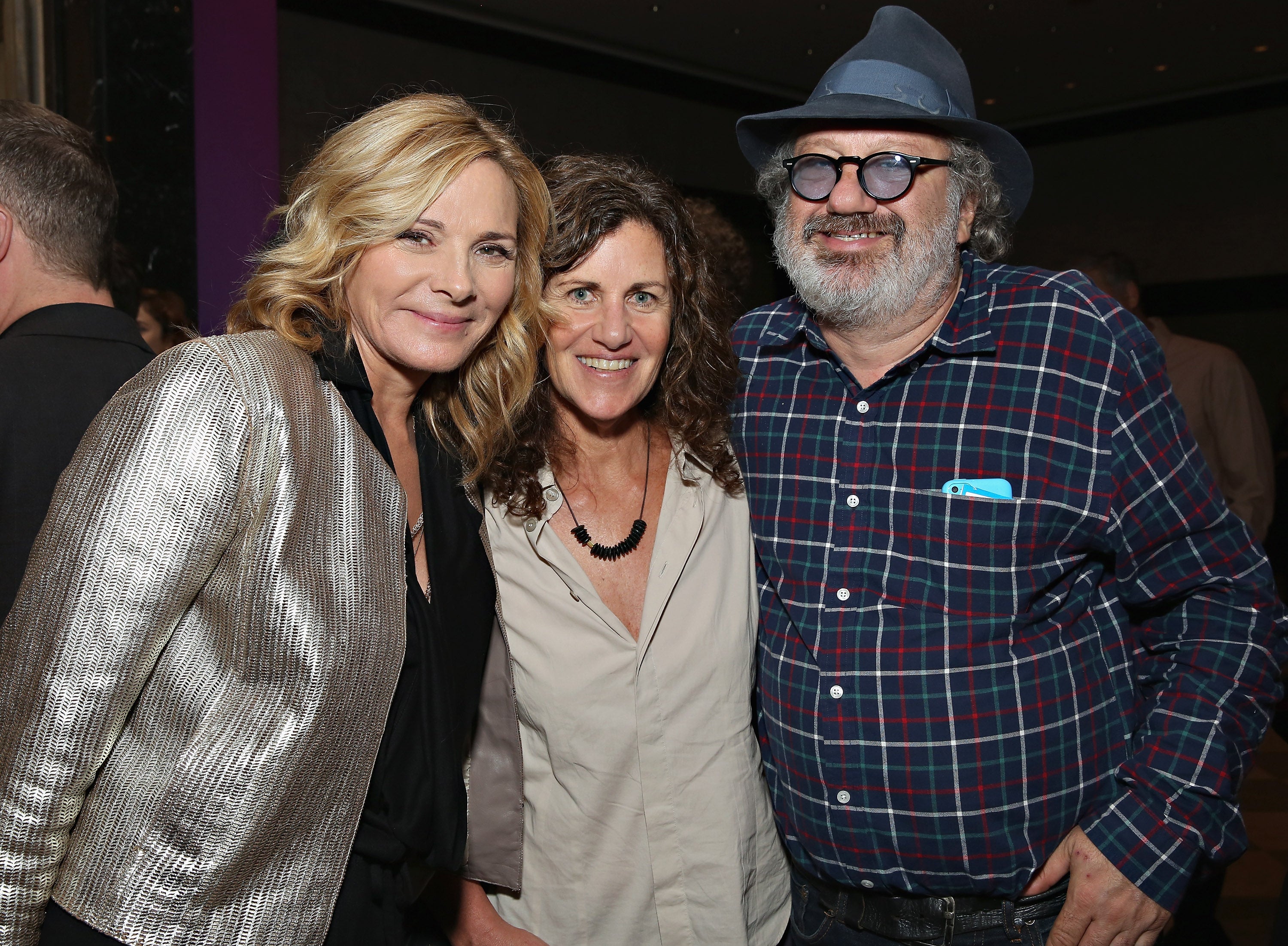 Hal Willner (desno) i supruga Shelia Rogers (centar) s glumicom Kim Cattrall u New Yorku 2014. godine