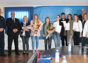 Gimnazijalci izvrsni partneri policije, a najbolji vozači su- tri vozačice