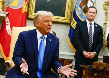 Glava NSA -e Mike Waltz i zamjenik odlaze postove tjednima nakon skandala s signalom