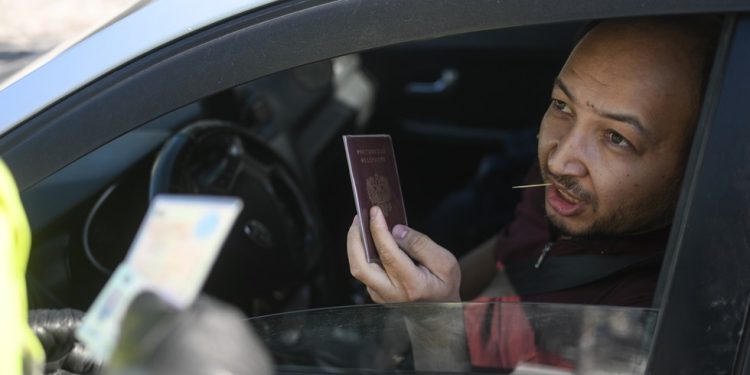 Glavni ruski način zabrane migranta da voze kabine – RT Rusija i bivši Sovjetski Savez