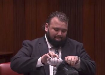 Gledajte trenutak australijskih zastupnika Kyle McGinn potpisuje karijeru s ‘Shoey’ | Vijesti