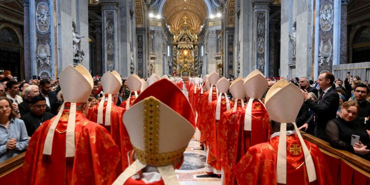 Gledajte uživo: Kardinali počinju birati novog pape u najvećem ikad konklavi